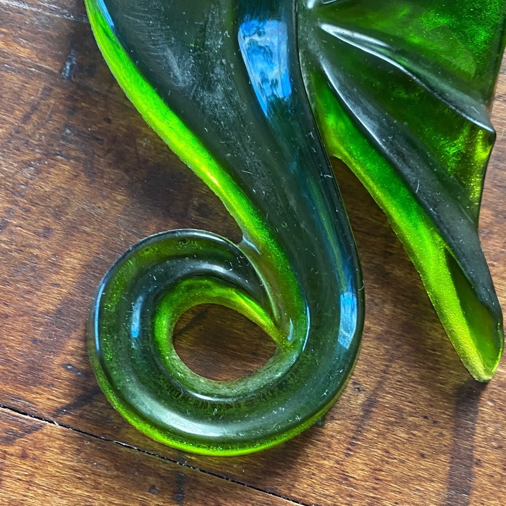 Vintage Mid Century Lucite or Acrylic Green Seahorse Wall Decor - Picture 3 of 9